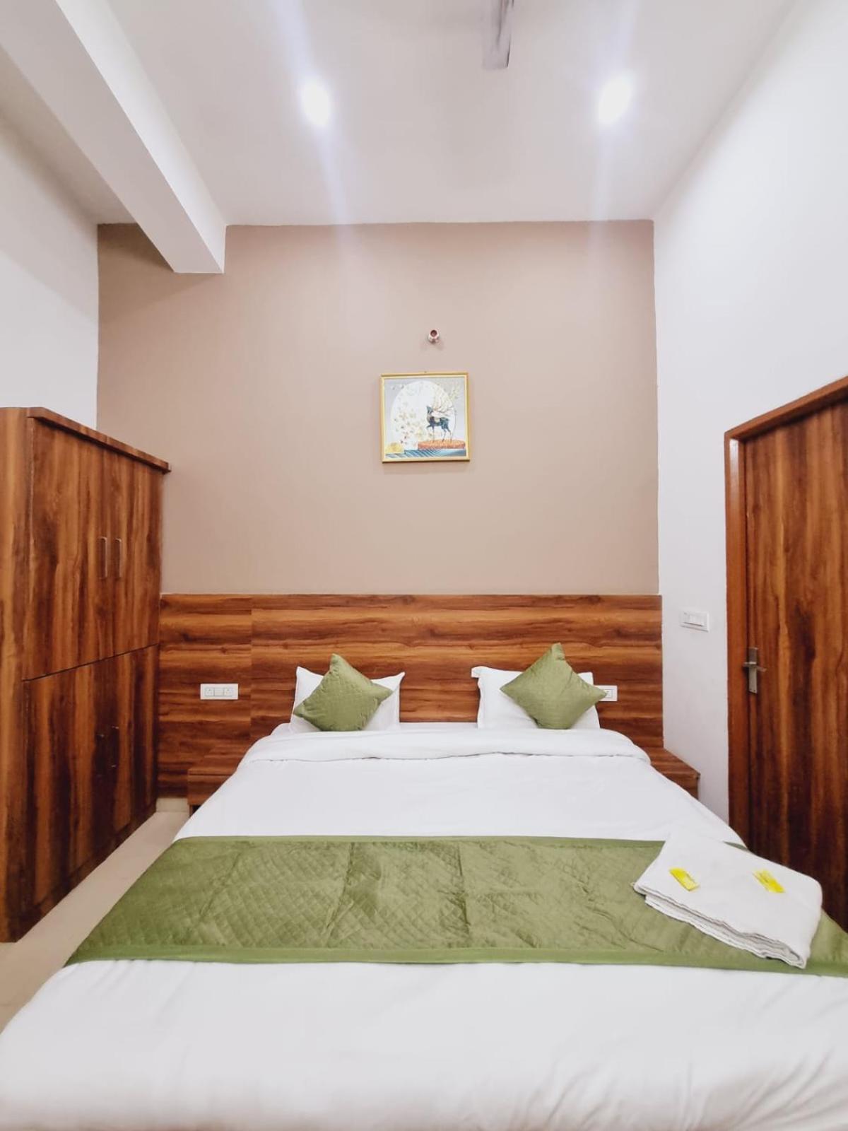 Hotel Spiritual Land - Behind Prem Mandir- By Shreemukund Vrindāvan Eksteriør bilde
