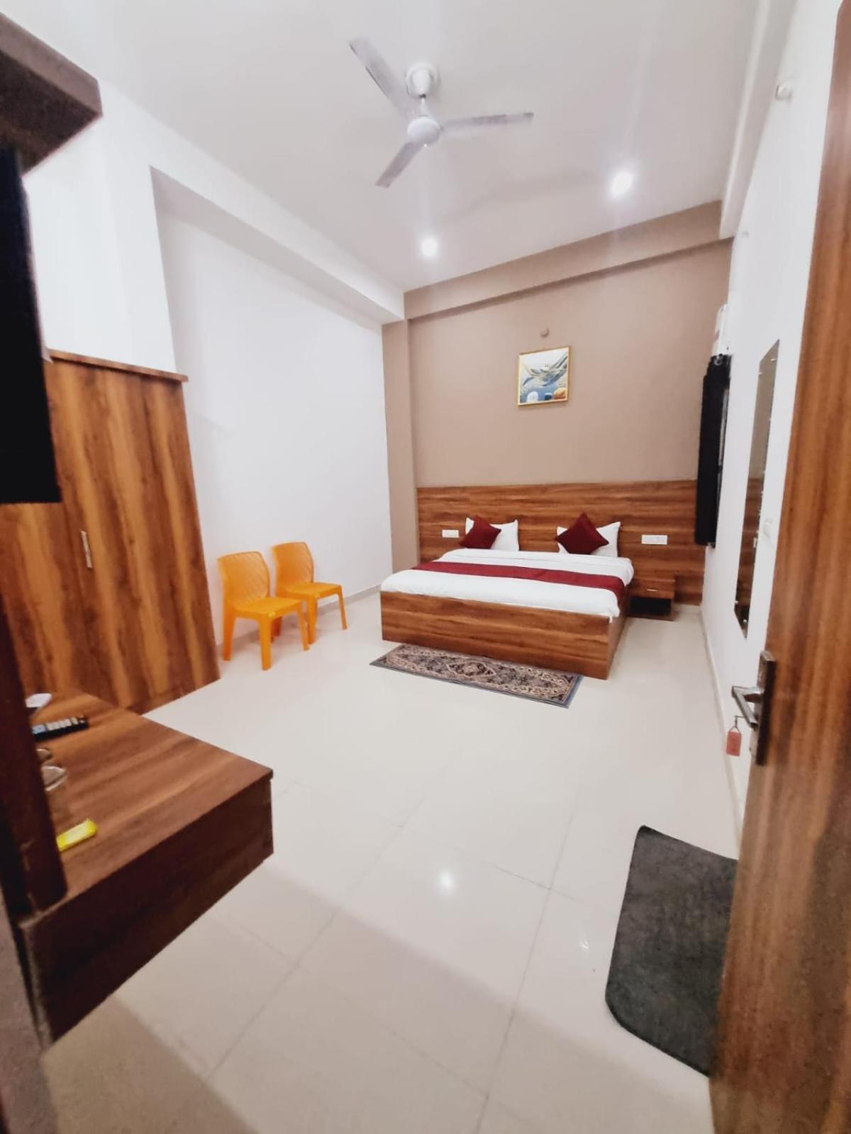 Hotel Spiritual Land - Behind Prem Mandir- By Shreemukund Vrindāvan Eksteriør bilde